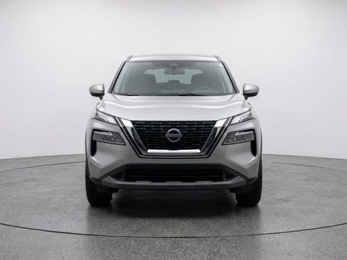 Used 2025 Nissan Rogue SV image 2