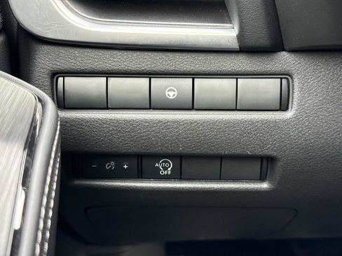 Used 2023 Nissan Rogue SV image 13