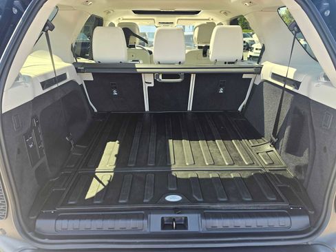 Used 2025 Land Rover Discovery S AWD/4WD image 12