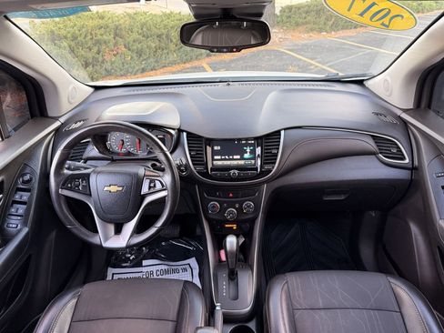 Used 2017 Chevrolet Trax LT w/ LT Convenience Package image 17