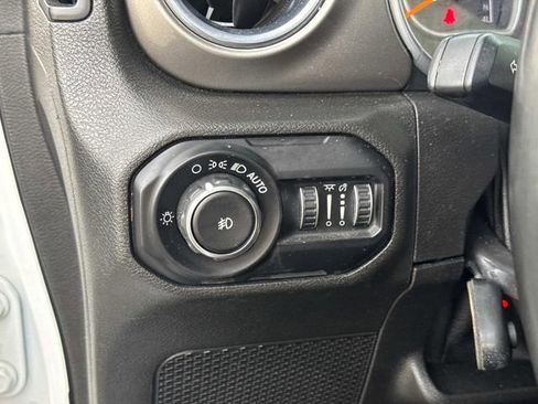 Used 2018 Jeep Wrangler Unlimited Sahara w/ Uconnect 4C Nav & Sound Group image 29