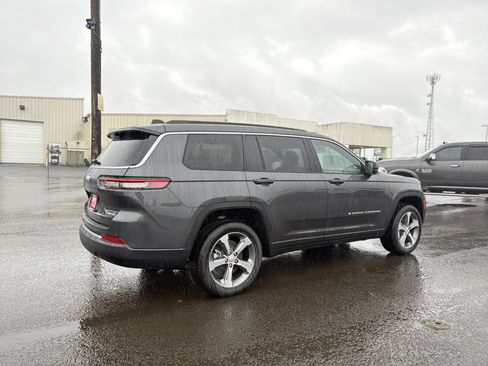 New 2026 Jeep Grand Cherokee L Limited w/ Luxury Tech Group II AWD/4WD image 6