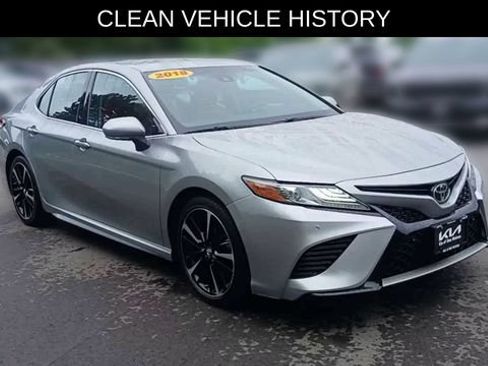 Used 2018 Toyota Camry XSE FWD image 5