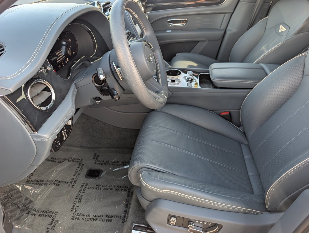 Used 2023 Bentley Bentayga Extended Wheelbase AWD/4WD image 12