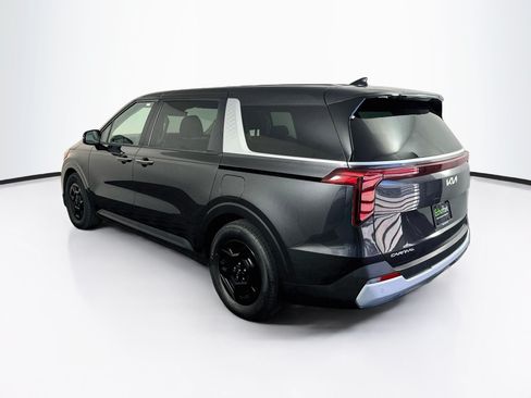 Used 2025 Kia Carnival FWD image 5