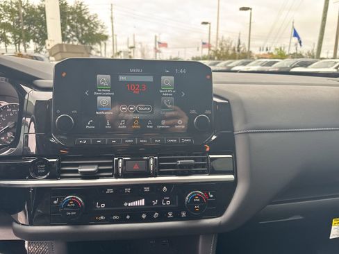 Certified 2025 Nissan Pathfinder SL image 18