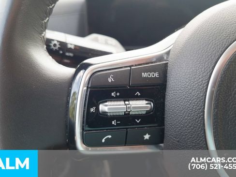 Used 2025 Kia Carnival FWD image 10