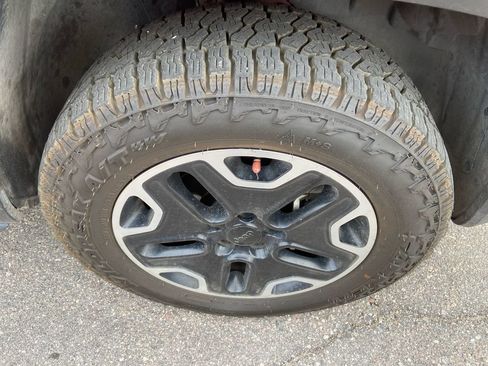 Used 2016 Jeep Renegade Trailhawk AWD/4WD image 12