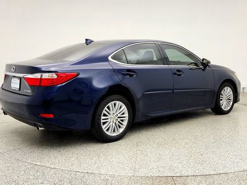 Used 2015 Lexus ES 350 w/ Luxury Package FWD image 5