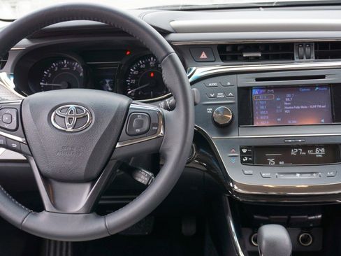 Used 2013 Toyota Avalon XLE image 26