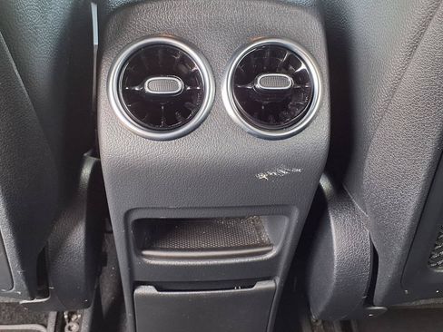 Used 2024 Mercedes-Benz GLB 250 image 16