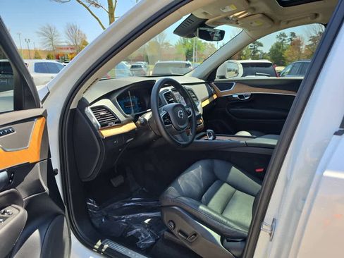 Used 2023 Volvo XC90 B5 Plus w/ Protection Package AWD/4WD image 12