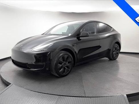 Used 2024 Tesla Model Y Long Range RWD image 2