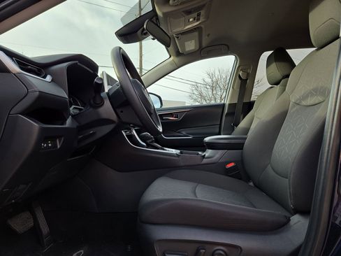 Used 2024 Toyota RAV4 XLE image 16