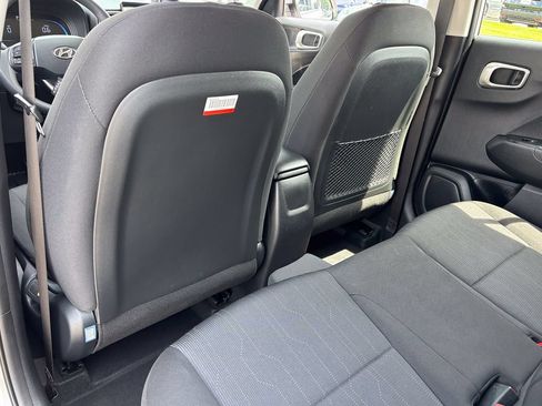 Used 2025 Hyundai Venue SE FWD image 40