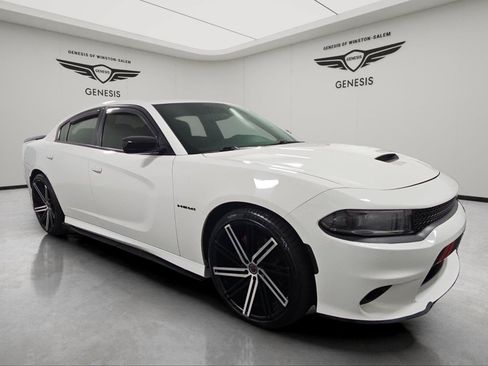 Used 2022 Dodge Charger R/T w/ Blacktop Package RWD image 7