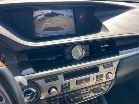 Used 2018 Lexus ES 300h w/ Navigation Package FWD image 24