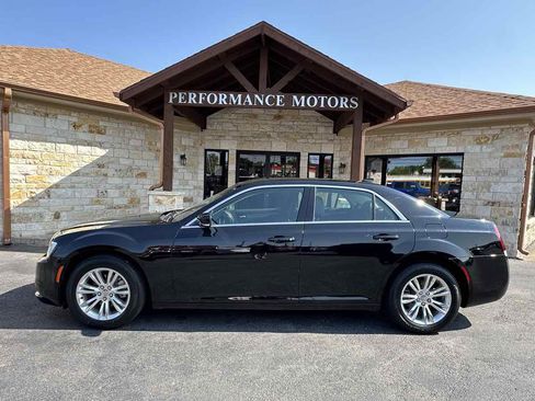 Used 2021 Chrysler 300 Touring L image 2