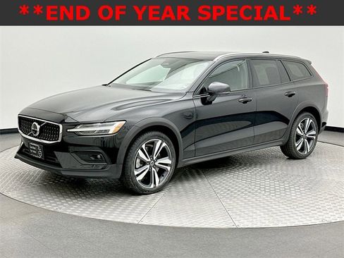 Certified 2023 Volvo V60 B5 Cross Country Plus w/ Climate Package image 1