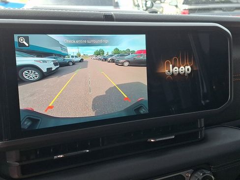 Used 2025 Jeep Gladiator Mojave w/ Safety Group AWD/4WD image 17