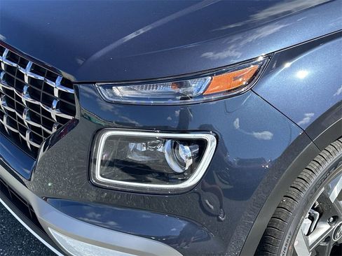 New 2025 Hyundai Venue Limited image 16