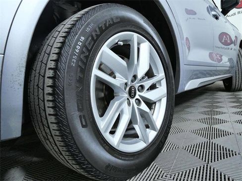 Used 2023 Audi Q5 2.0T Premium w/ Convenience Package image 9