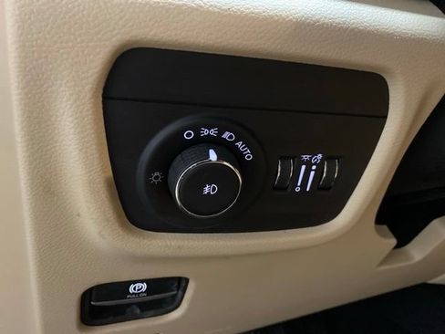 Used 2024 Jeep Grand Cherokee L Limited AWD/4WD image 35