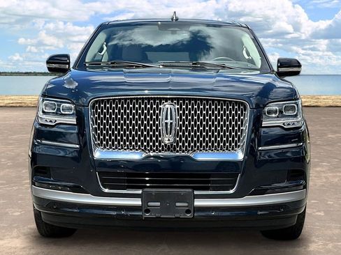 Used 2022 Lincoln Navigator Reserve AWD/4WD image 2