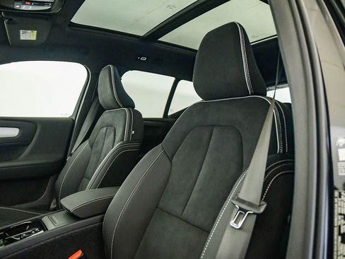 New 2026 Volvo XC40 B5 Ultra w/ Climate Package AWD/4WD image 17