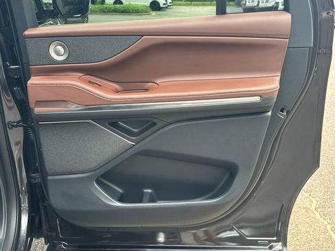 New 2026 Lincoln Navigator L Reserve AWD/4WD image 18