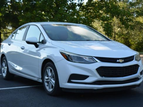 Used 2016 Chevrolet Cruze LT w/ Convenience Package FWD image 4