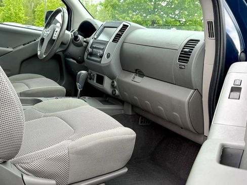 Used 2021 Nissan Frontier SV w/ SV Utility Package AWD/4WD image 6