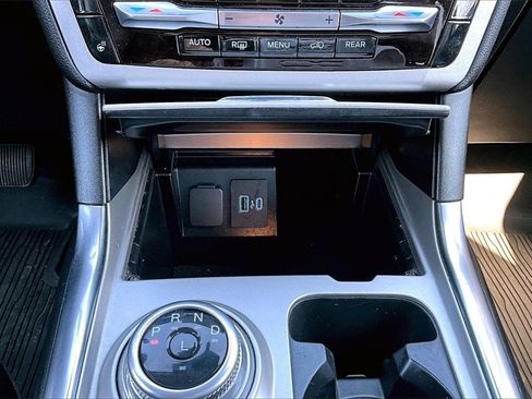 Used 2022 Ford Explorer XLT w/ Equipment Group 202A image 15