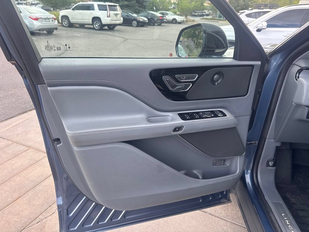 Used 2020 Lincoln Aviator Reserve w/ Equipment Group 201A AWD/4WD image 15