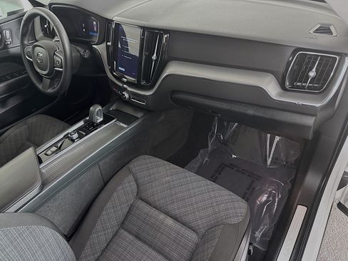 Used 2023 Volvo XC60 B5 Core FWD image 30