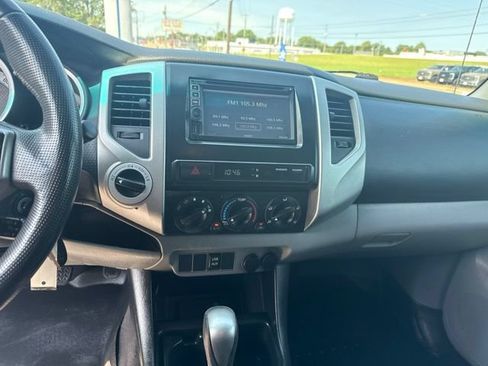 Used 2013 Toyota Tacoma 4x4 Access Cab V6 w/ TRD Sport Pkg image 28