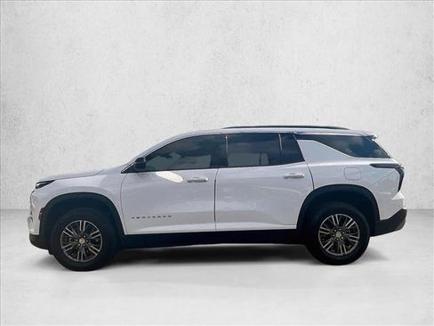 Used 2025 Chevrolet Traverse LT FWD image 6