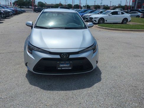 Used 2024 Toyota Corolla LE FWD image 3