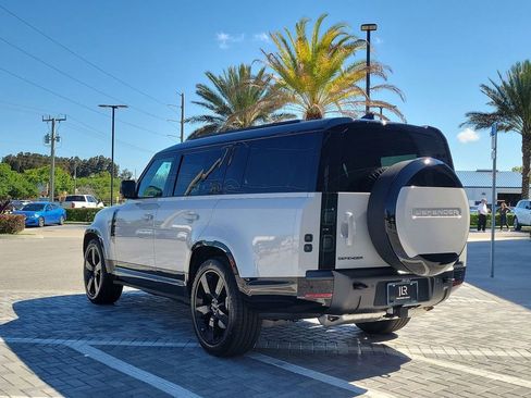 New 2026 Land Rover Defender 130 X-Dynamic SE image 3