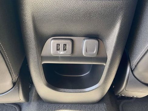 Used 2022 Chevrolet Colorado Z71 image 12