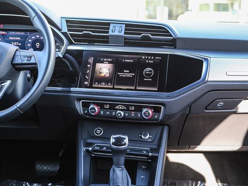 Used 2023 Audi Q3 2.0T Premium w/ Black Optic Sport Package image 14