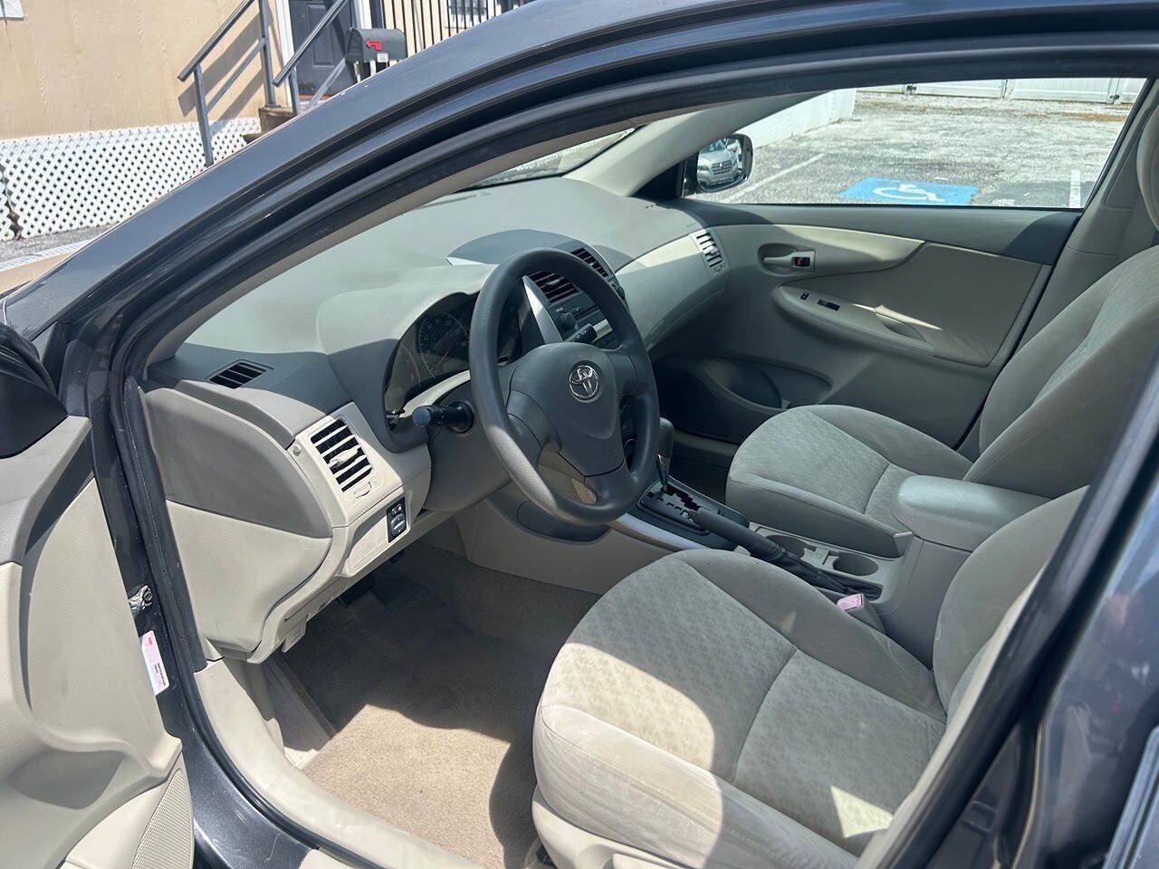 Used 2009 Toyota Corolla LE FWD image 8