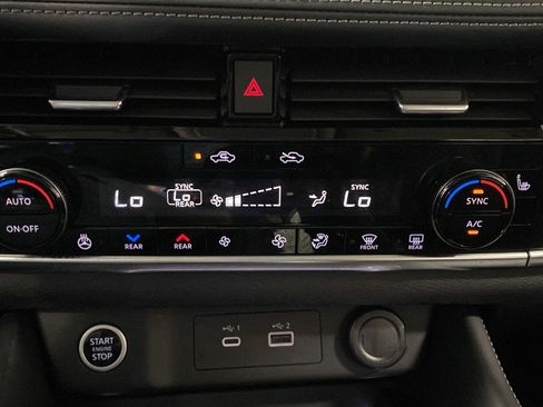 Used 2021 Nissan Rogue Platinum FWD image 18