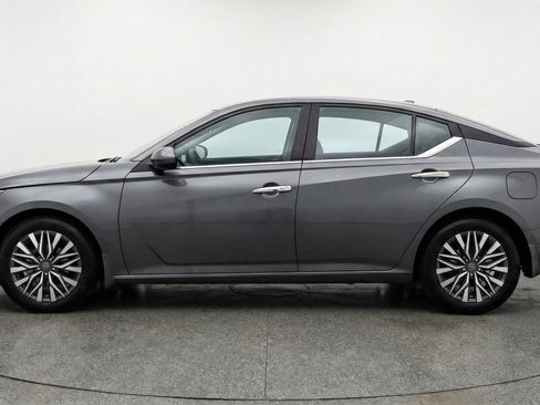 Used 2025 Nissan Altima 2.5 SV image 5