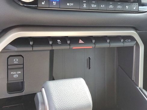 Used 2025 Toyota Tundra Limited AWD/4WD image 29
