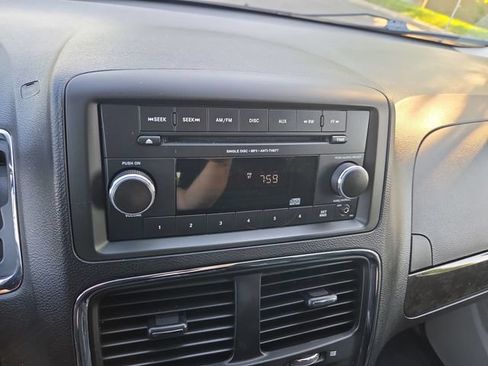 Used 2017 Dodge Grand Caravan SE FWD image 20