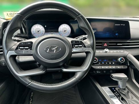 Used 2023 Hyundai Elantra Limited FWD image 10