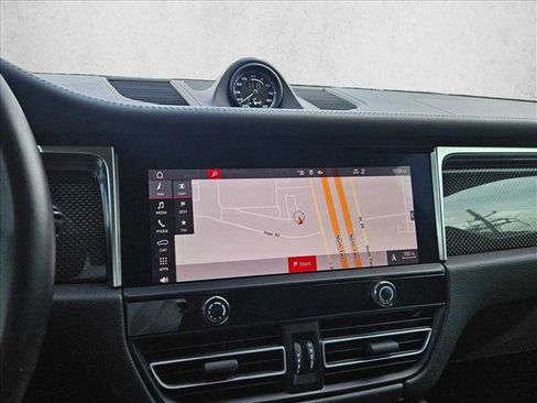 Used 2022 Porsche Macan S image 21