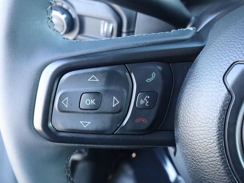 Used 2025 Jeep Gladiator Rubicon w/ Convenience Group AWD/4WD image 22