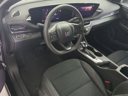 Used 2025 Buick Envista Preferred w/ Advanced Safety Package image 2